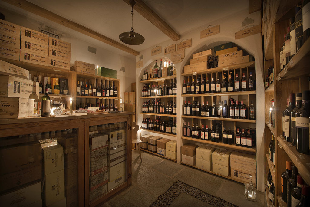 La cantina dei vini dell'Hotel Crosal